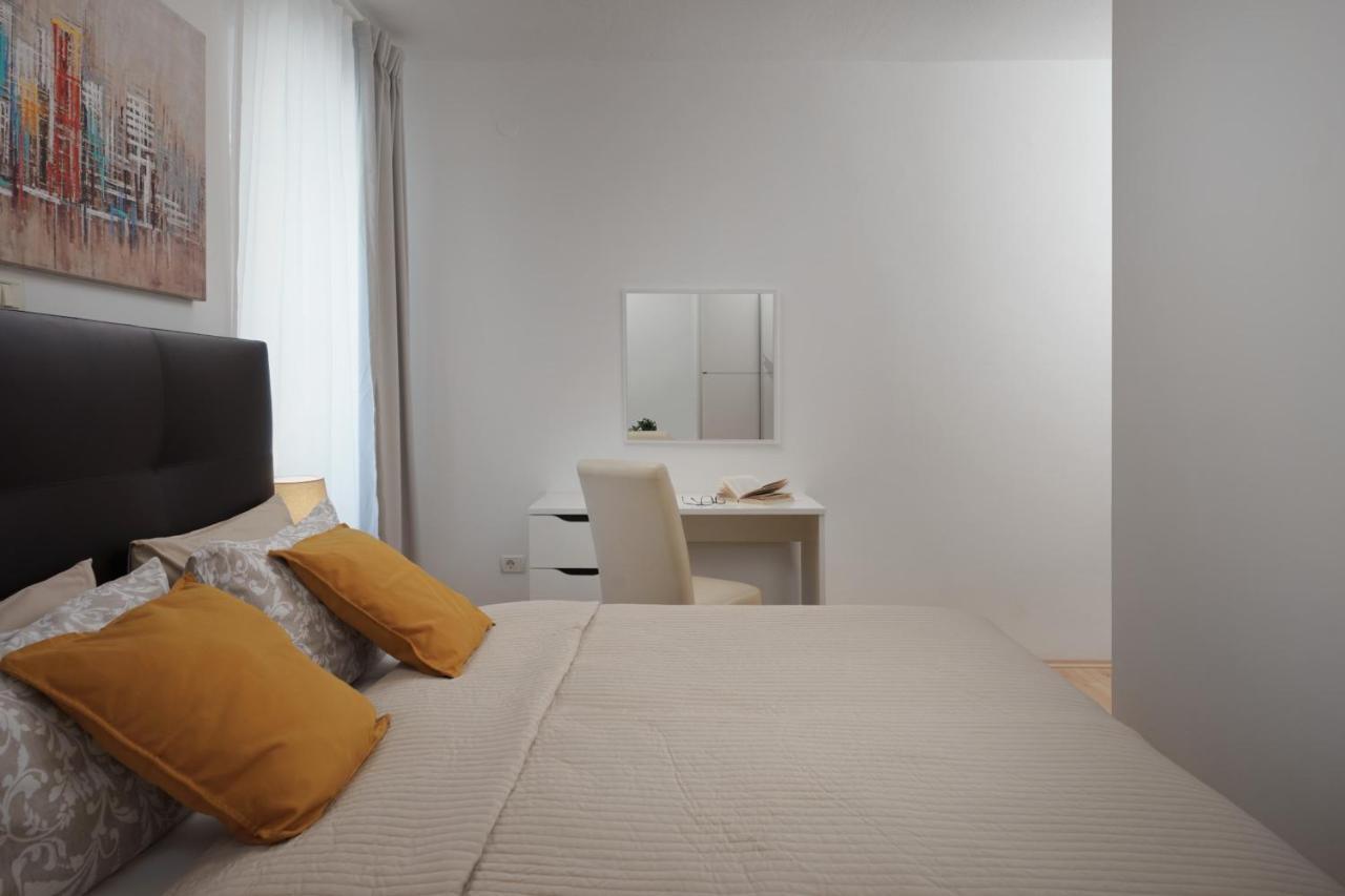 Apartments Antons Pula Extérieur photo