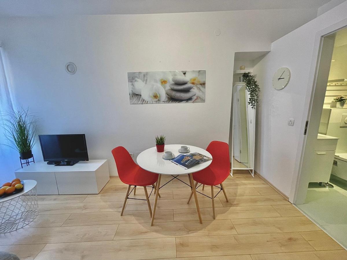 Apartments Antons Pula Extérieur photo