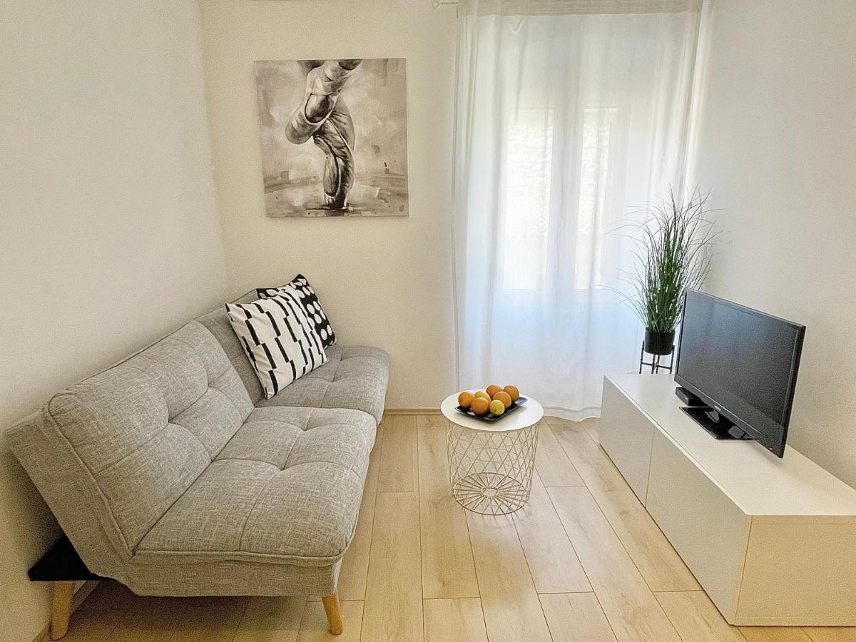 Apartments Antons Pula Extérieur photo