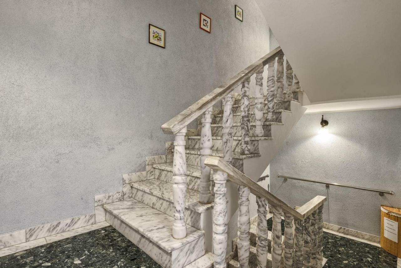 Apartments Antons Pula Extérieur photo